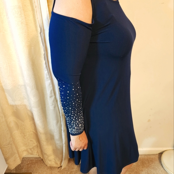 Dress - Picture 3 of 3